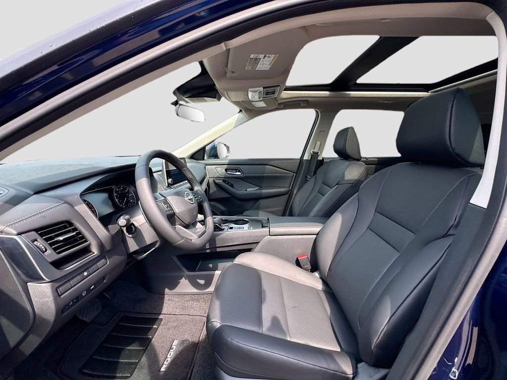 Used 2025 Nissan Rogue SV w/ SV Premium Package image 17