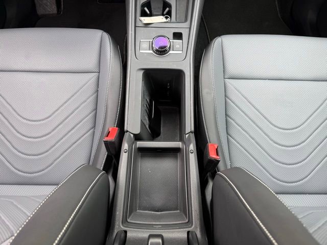 Certified 2025 Volkswagen Tiguan SE w/ Panoramic Sunroof Package AWD/4WD image 31