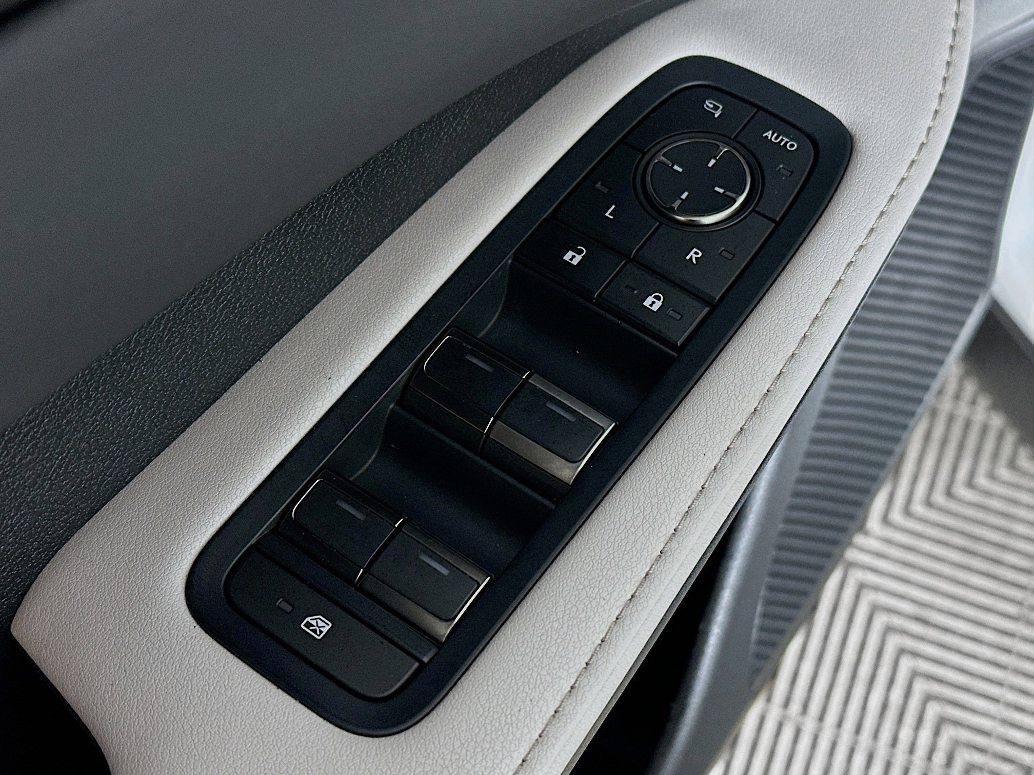 Used 2023 Lexus RX 350 Premium w/ Accessory Package (A2) image 17