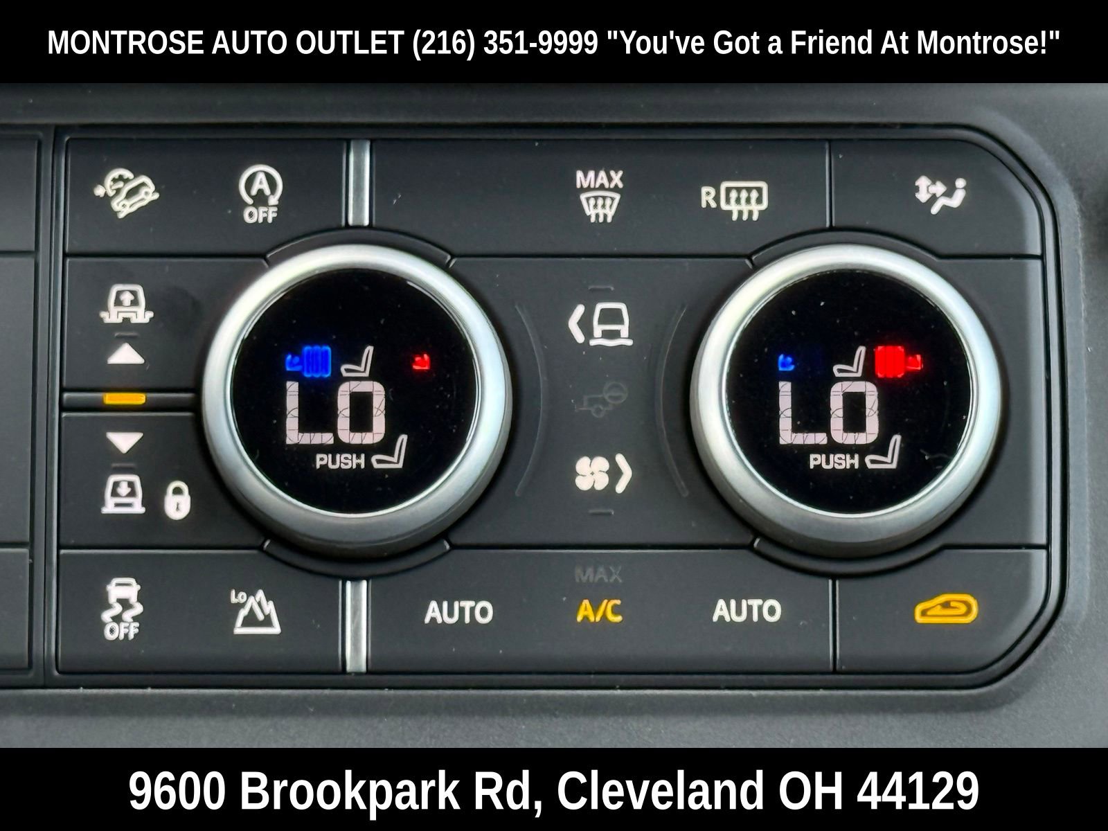 New 2025 Land Rover Defender 110 X-Dynamic SE image 26