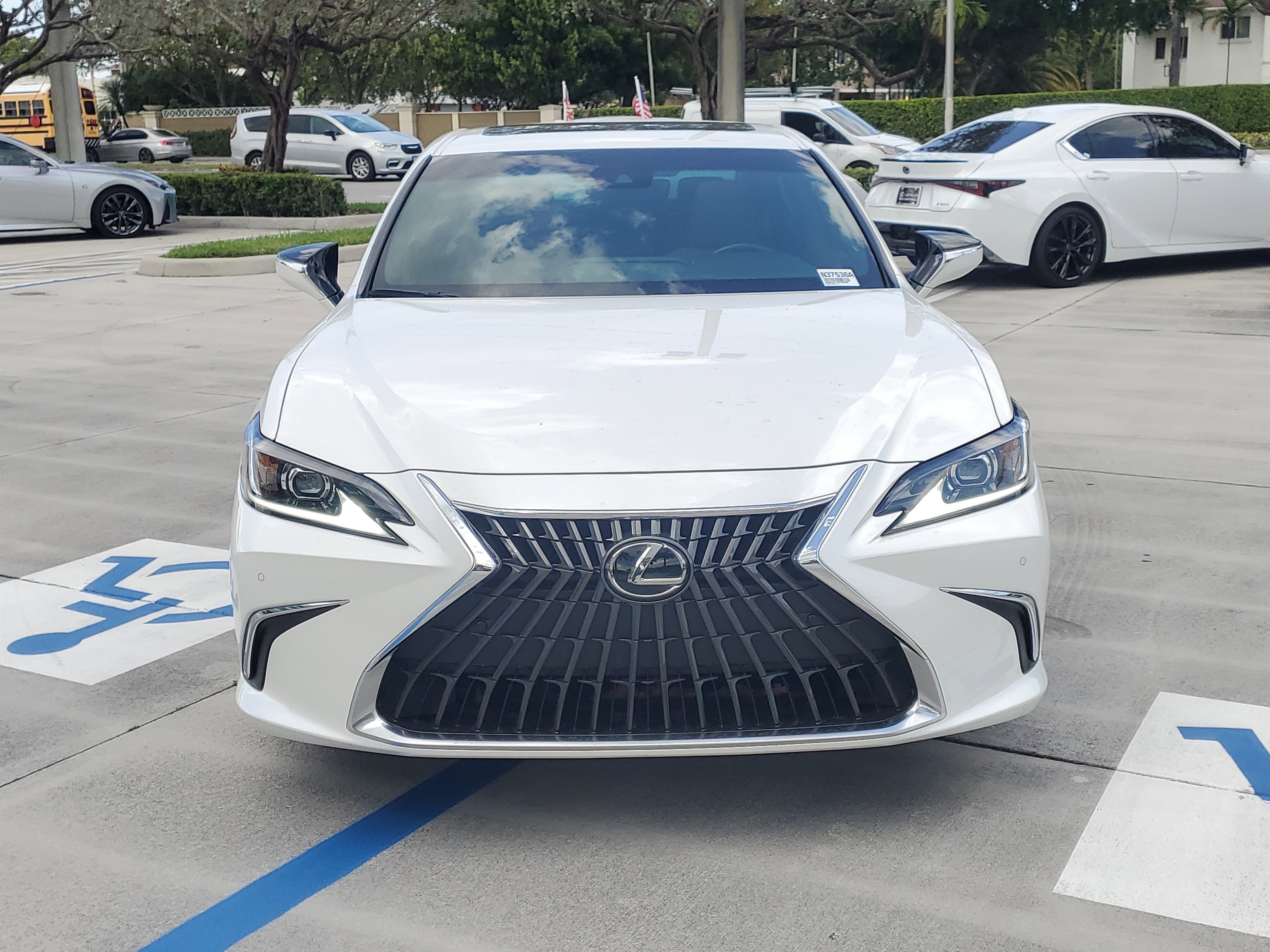 Used 2025 Lexus ES 350 w/ Premium Package FWD image 3