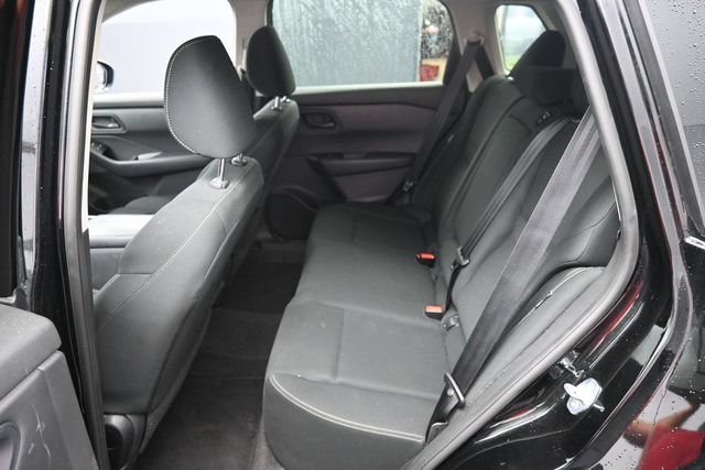 Used 2024 Nissan Rogue S AWD/4WD image 13