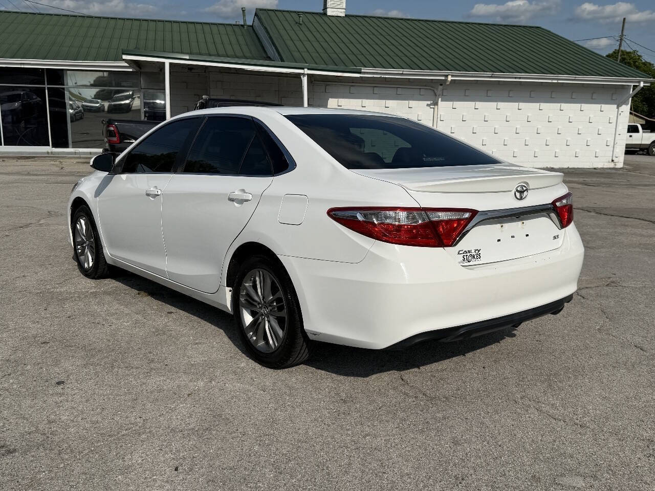 Used 2017 Toyota Camry SE FWD image 4