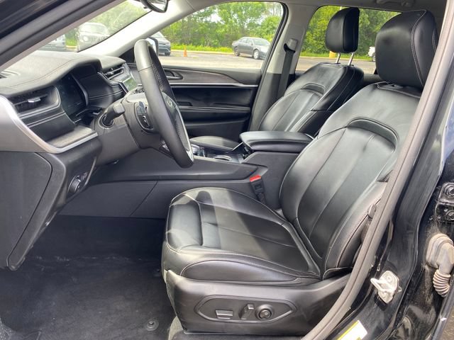 Used 2023 Jeep Grand Cherokee Limited AWD/4WD image 16