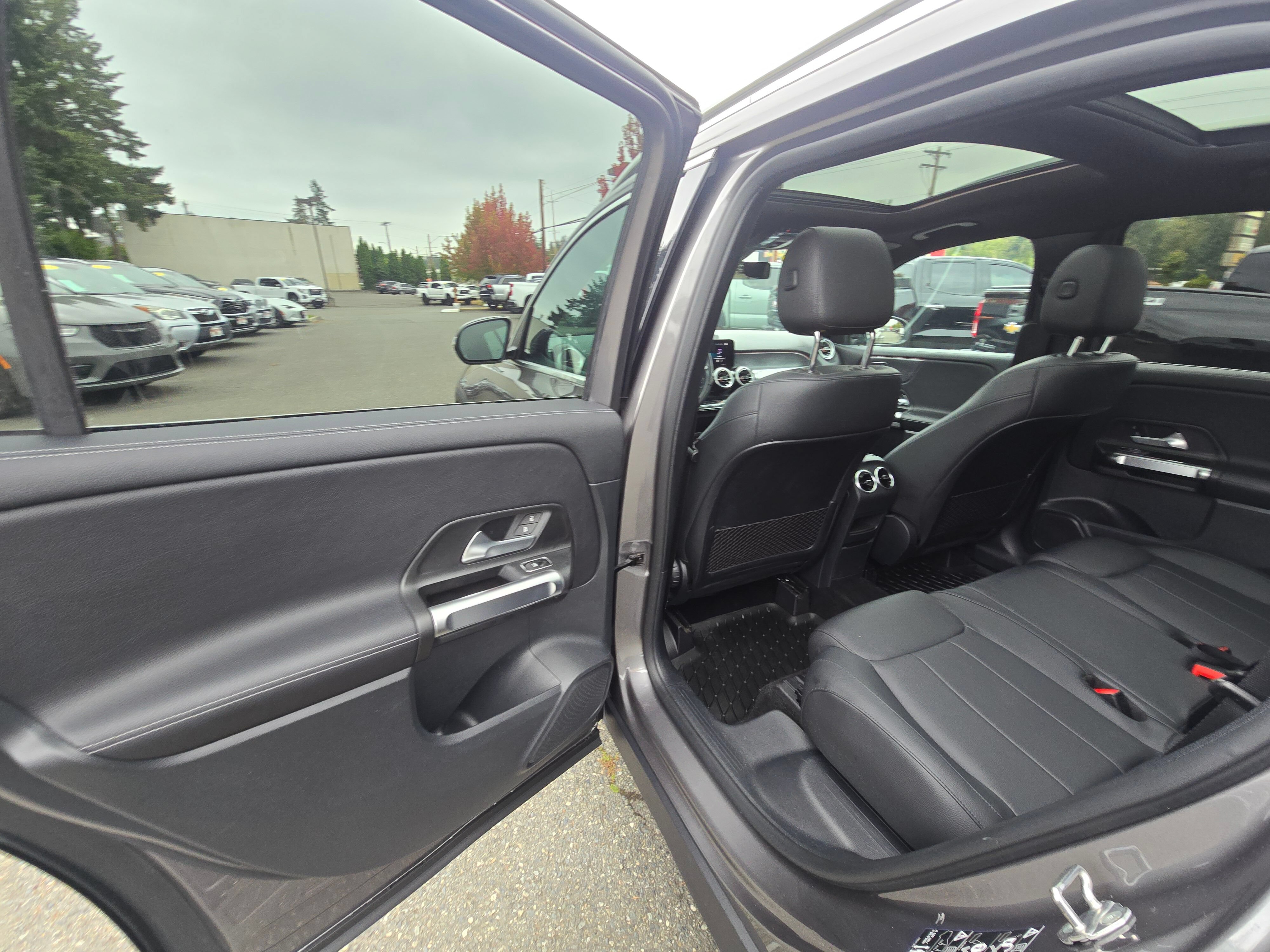 Used 2022 Mercedes-Benz GLB 250 4MATIC image 15