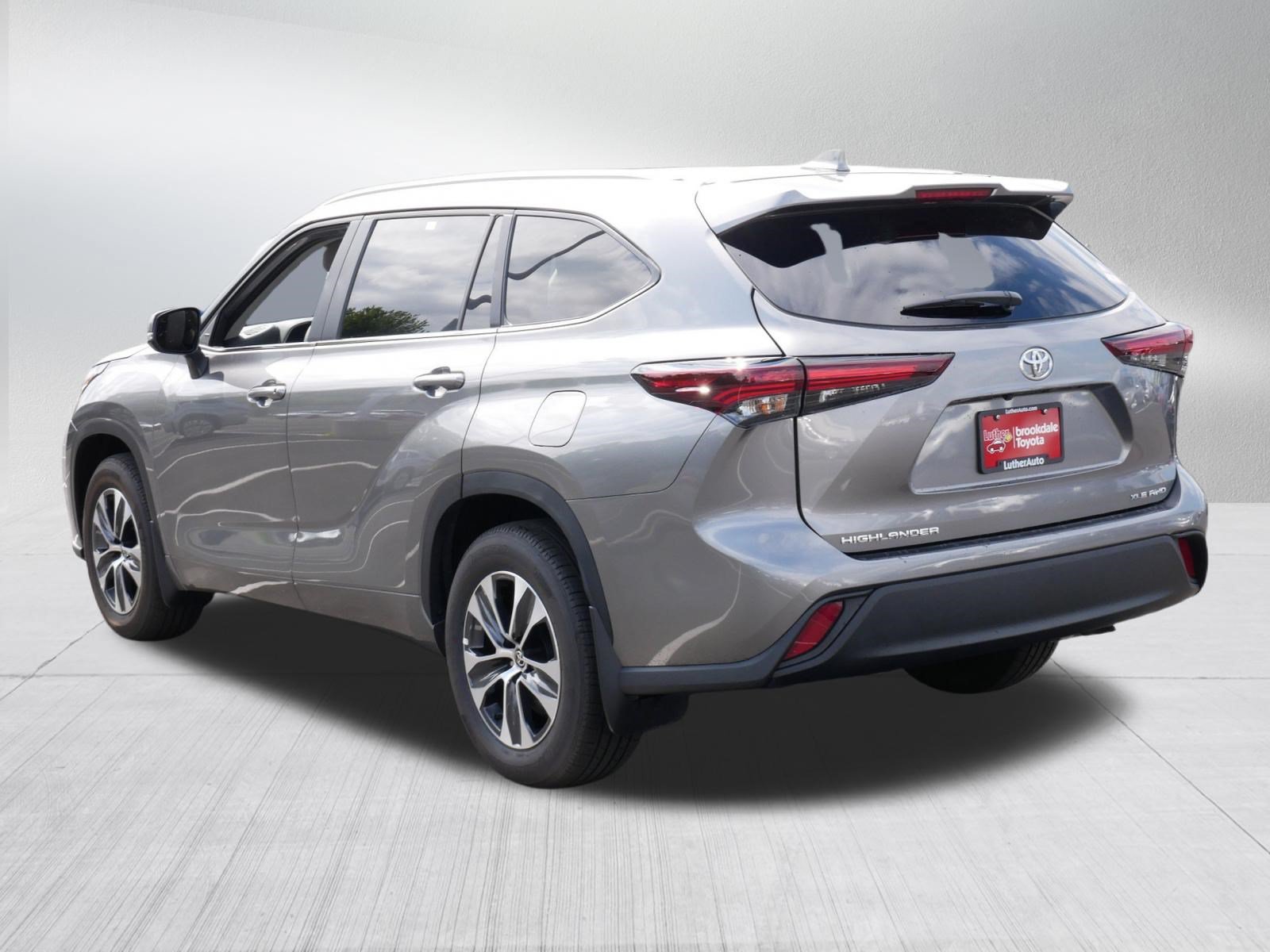 Certified 2026 Toyota Highlander XLE AWD/4WD image 5