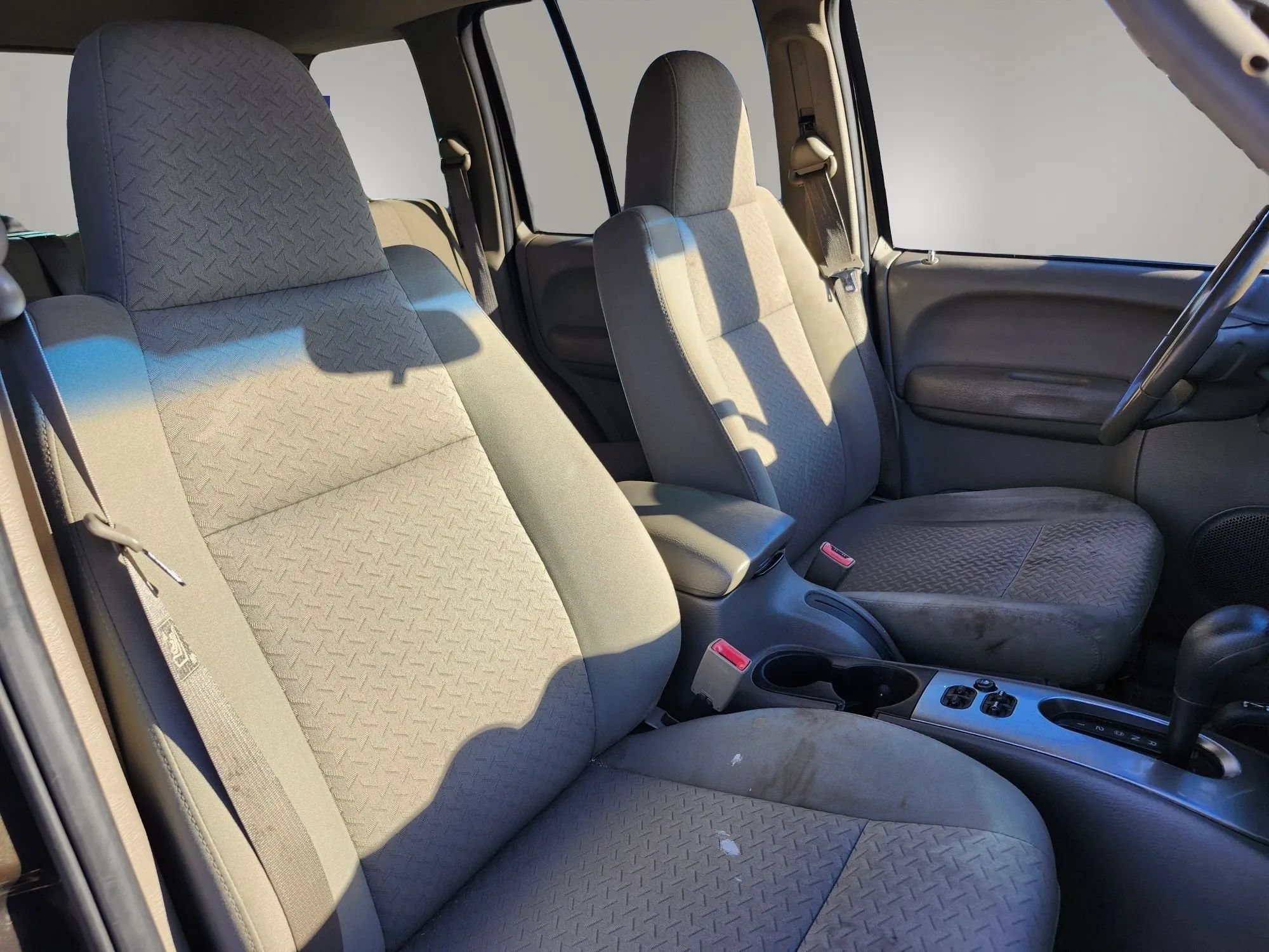 Used 2005 Jeep Liberty Renegade AWD/4WD image 18