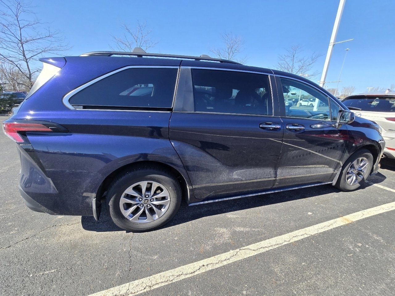 Used 2022 Toyota Sienna XLE image 8