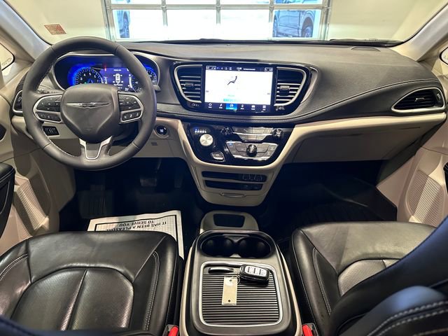 Used 2022 Chrysler Pacifica Touring-L AWD/4WD image 8