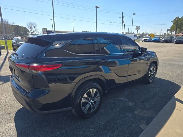 Used 2021 Toyota Highlander XLE FWD image 5