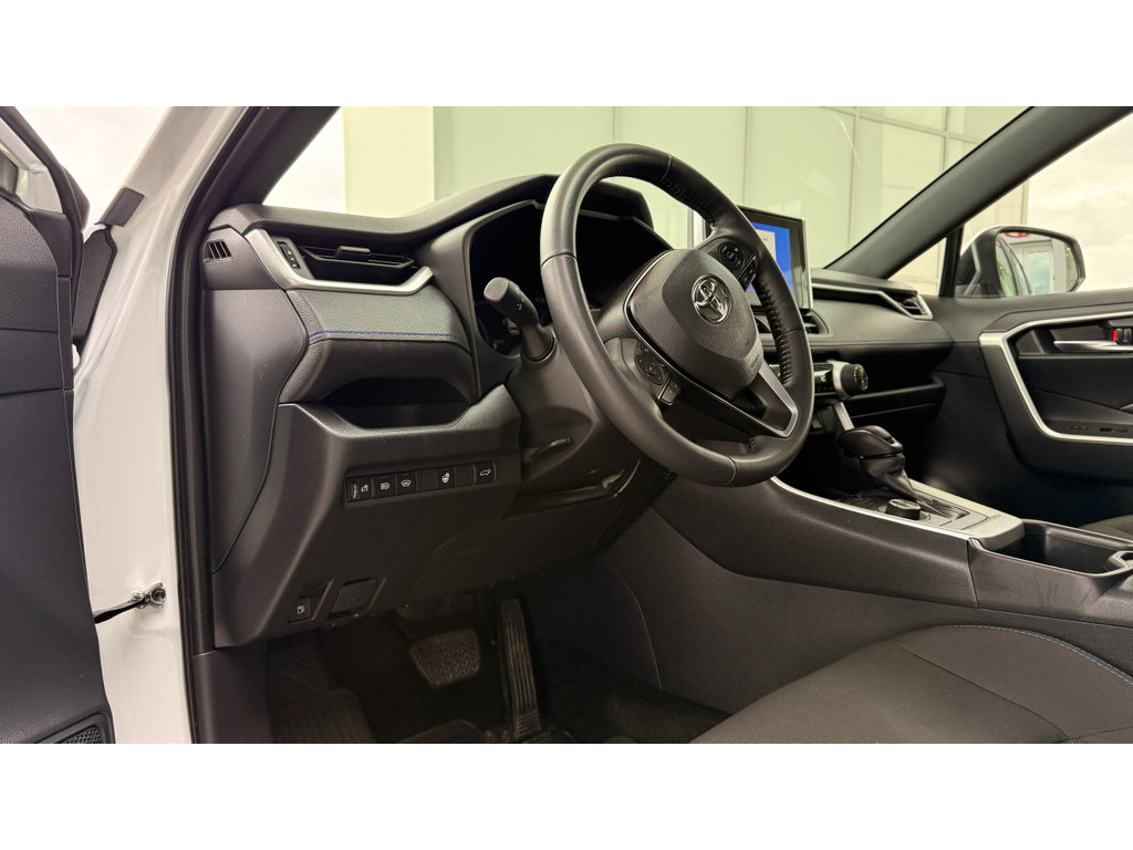 Used 2025 Toyota RAV4 SE w/ Convenience Package AWD/4WD image 14