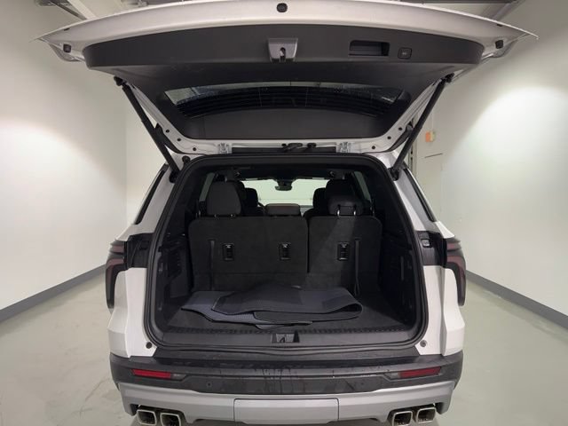 Used 2026 Chevrolet Traverse LT w/ Driver Confidence Package FWD image 8