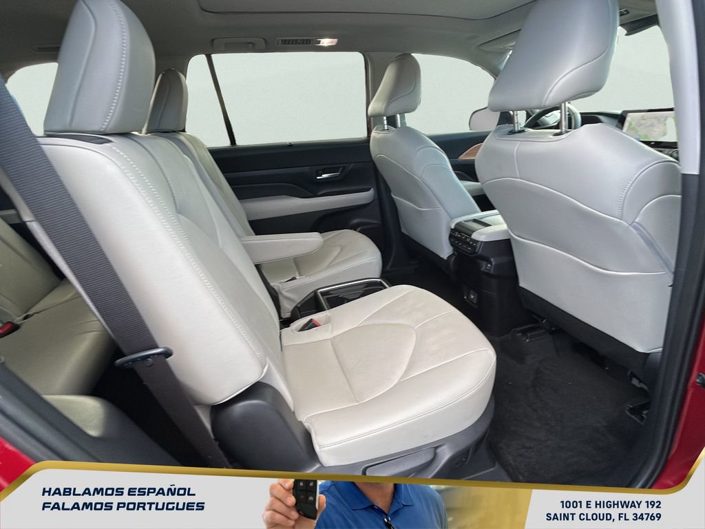 Used 2025 Toyota Grand Highlander AWD image 28