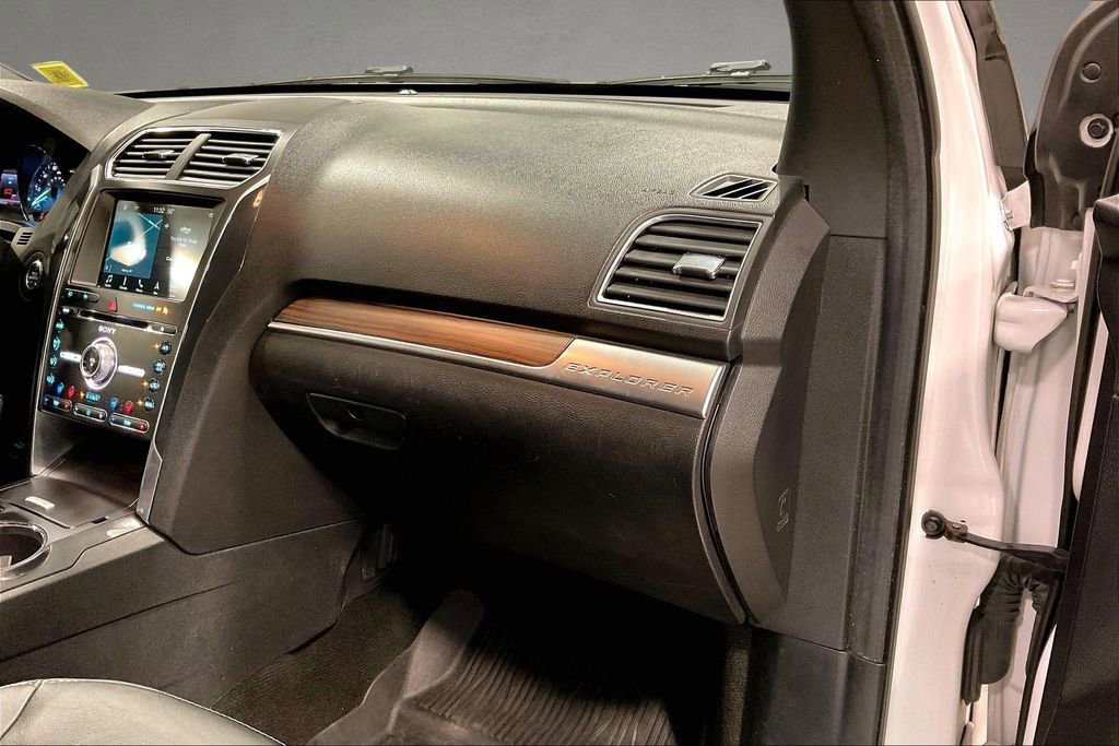 Used 2018 Ford Explorer Limited AWD/4WD image 27