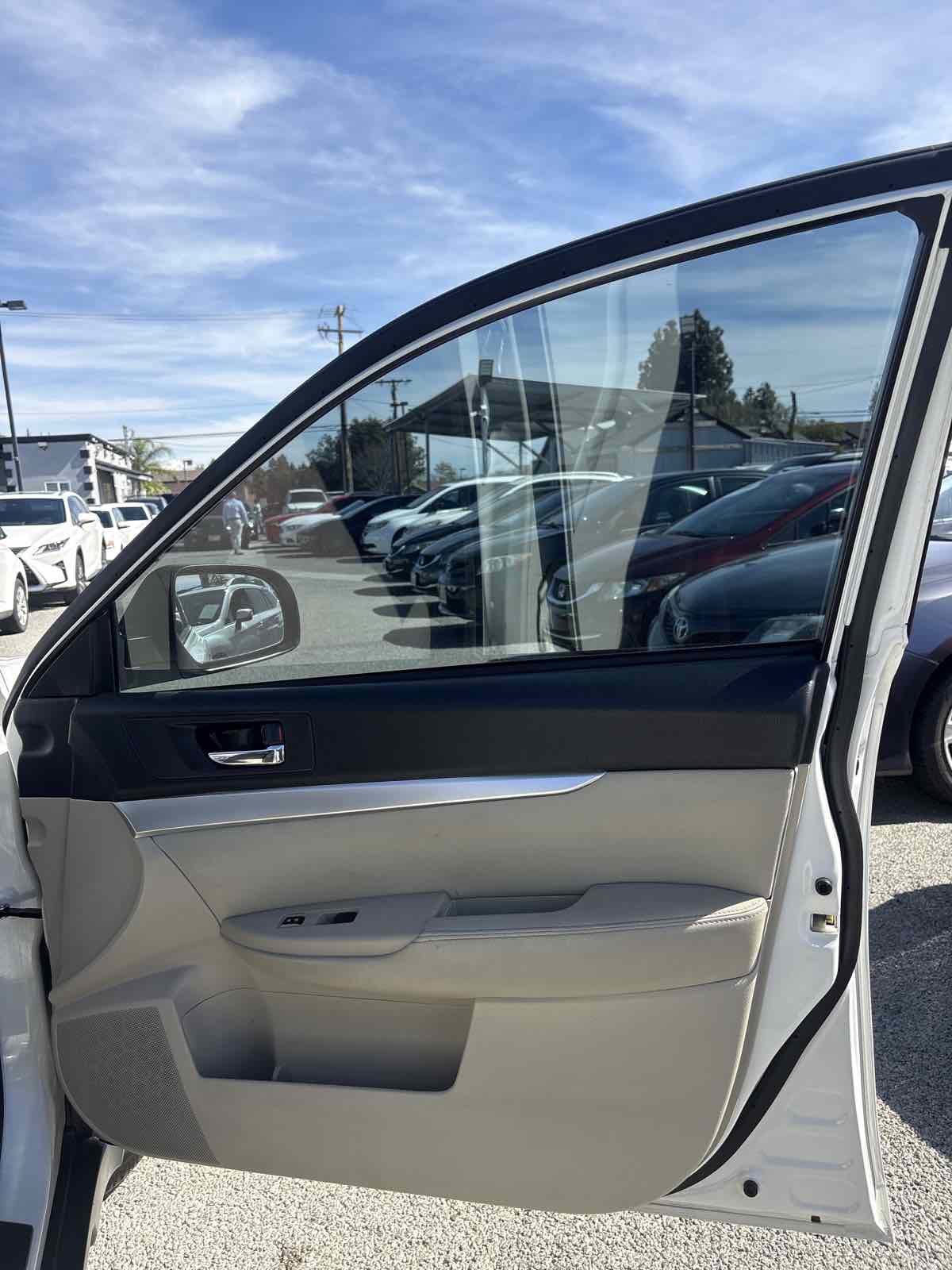Used 2012 Subaru Outback 2.5i Premium w/ All-Weather Pkg image 16