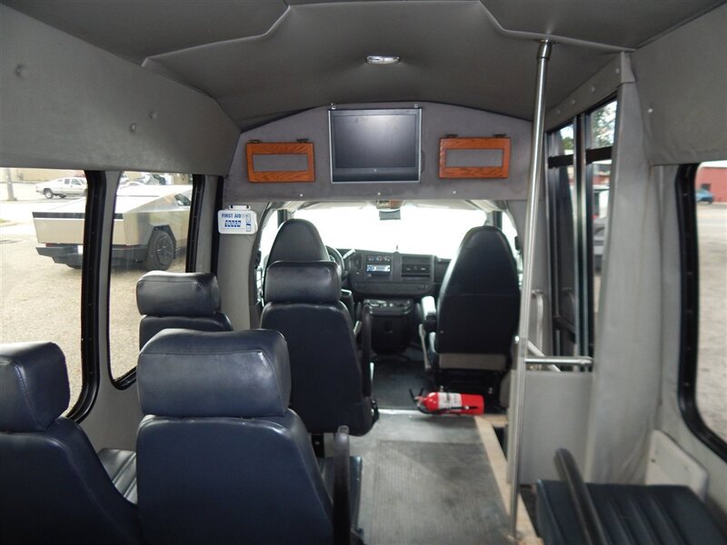 Used 2010 Chevrolet Express 3500 Extended RWD image 32