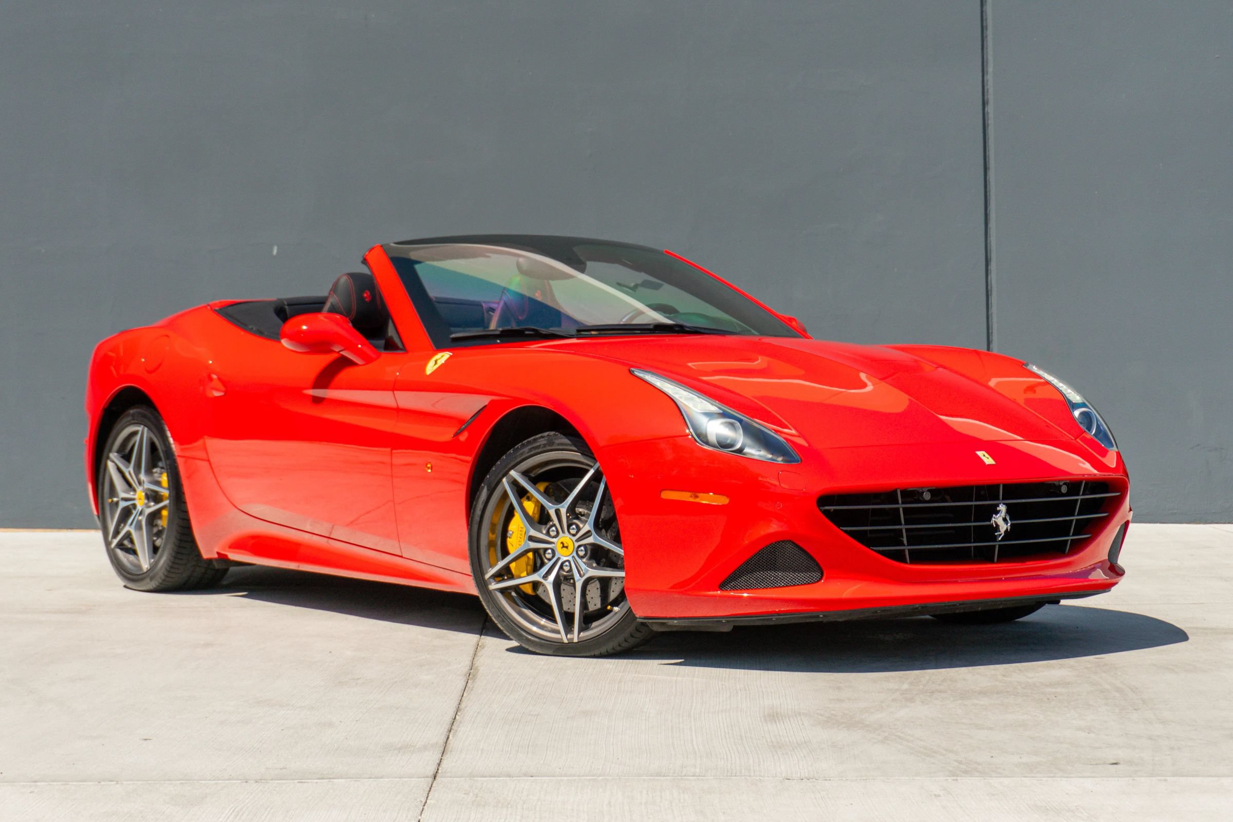 Used 2017 Ferrari California T RWD image 6