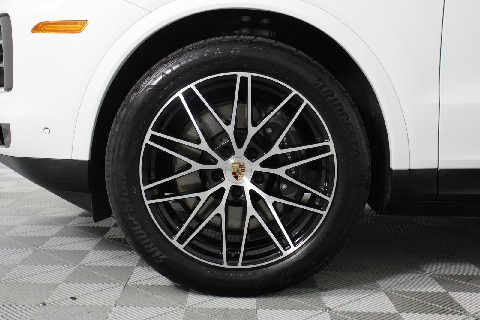 Certified 2025 Porsche Cayenne image 30