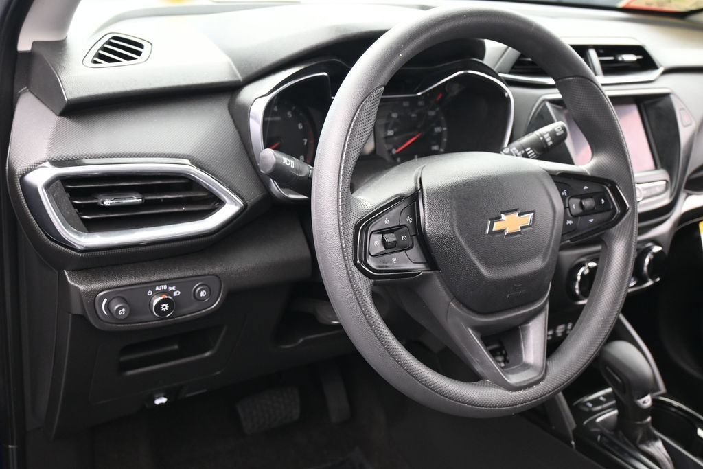 Used 2023 Chevrolet TrailBlazer LT FWD image 16