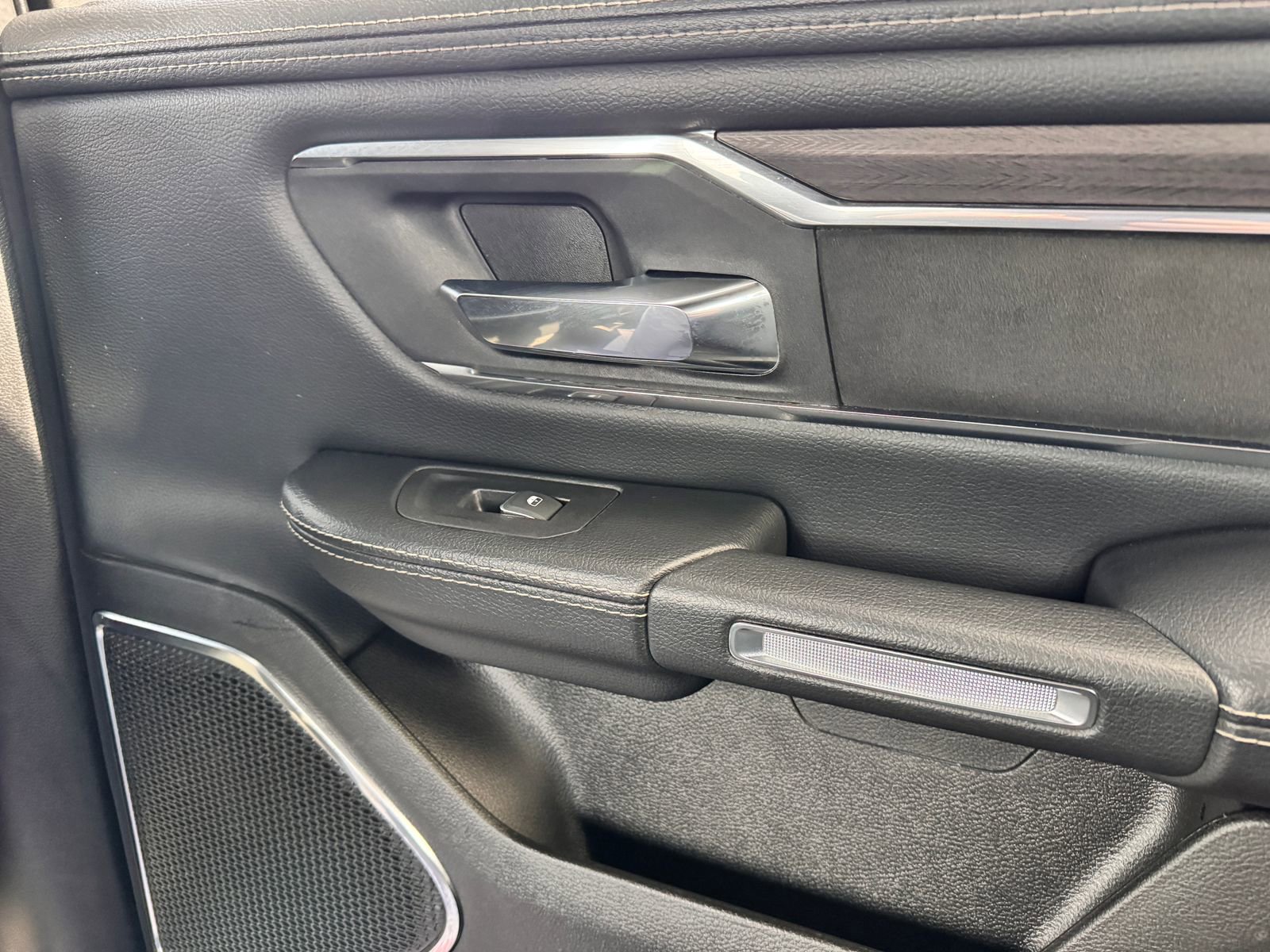 Used 2025 RAM 1500 Laramie AWD/4WD image 31