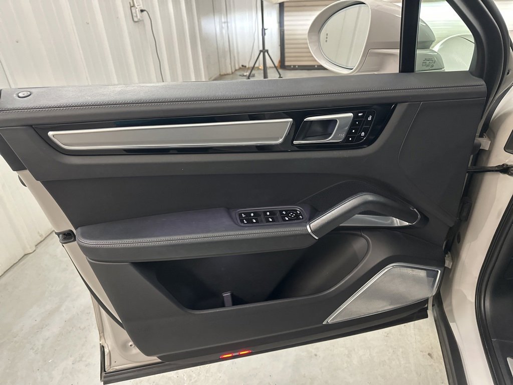 Used 2021 Porsche Cayenne Turbo image 13
