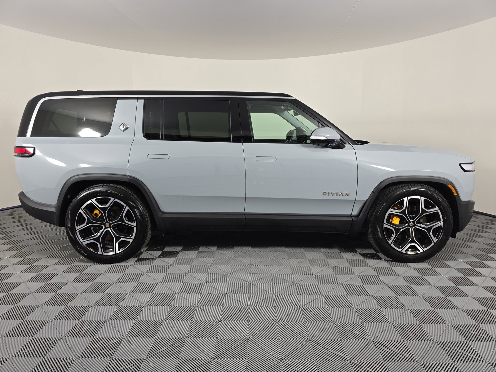 Used 2023 Rivian R1S Adventure AWD/4WD image 6