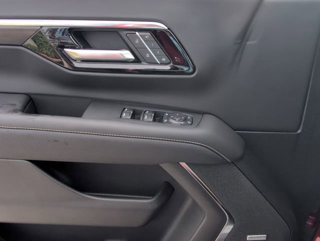 New 2025 Chevrolet Suburban Premier image 13