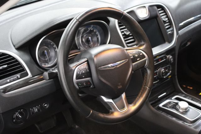 Used 2016 Chrysler 300 Limited RWD image 11