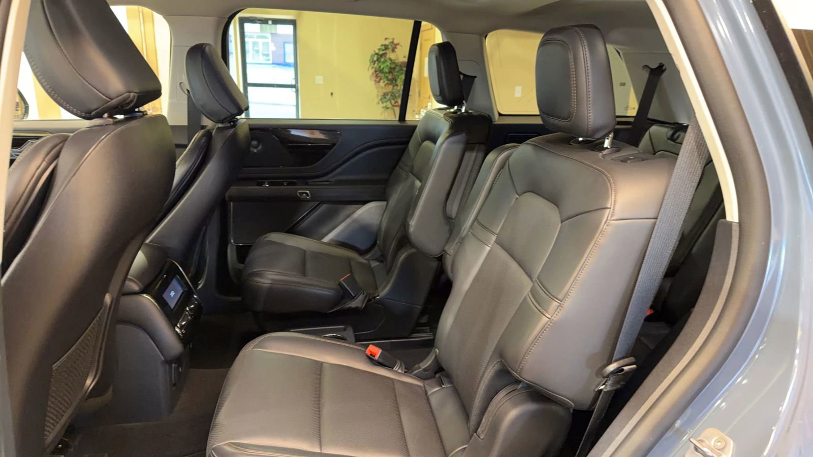 Used 2025 Lincoln Aviator AWD image 15