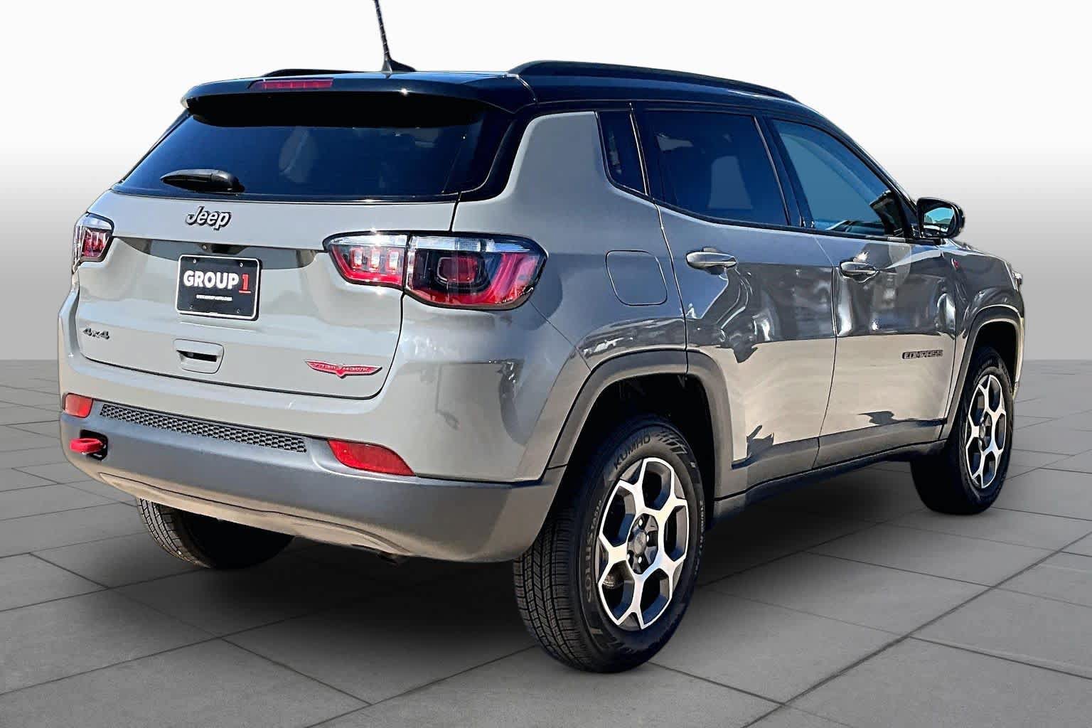 Used 2022 Jeep Compass Trailhawk w/ Trailhawk Convenience Group AWD/4WD image 14