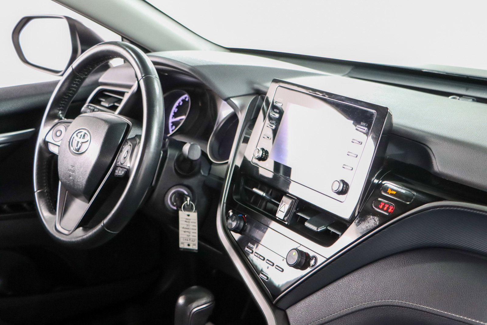 Used 2024 Toyota Camry SE image 25