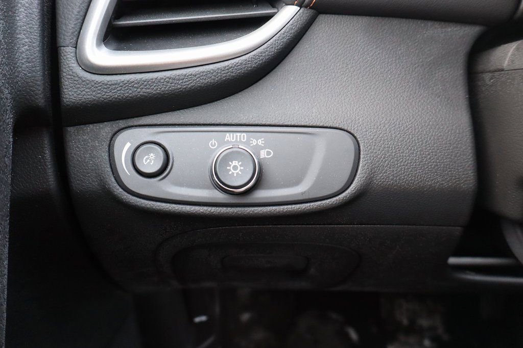 Used 2022 Chevrolet Trax LT w/ LT Convenience Package image 15