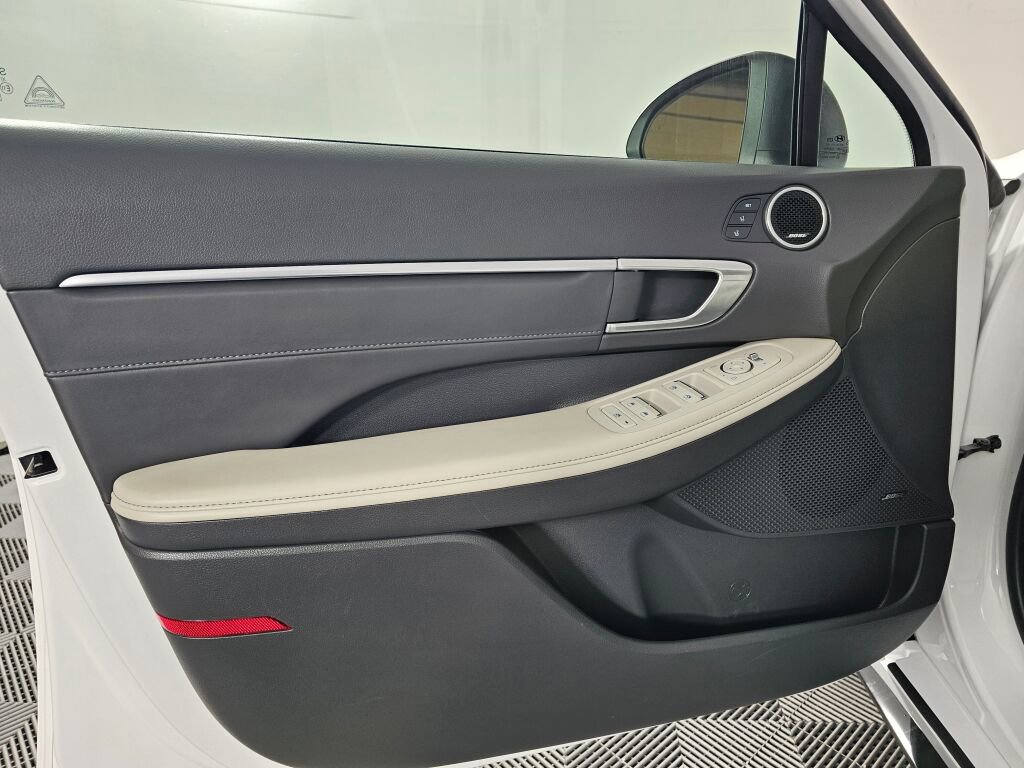 Used 2023 Hyundai Sonata Limited w/ Cargo Package image 17