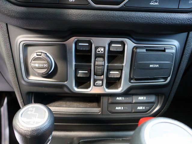 Used 2025 Jeep Gladiator Sport image 32