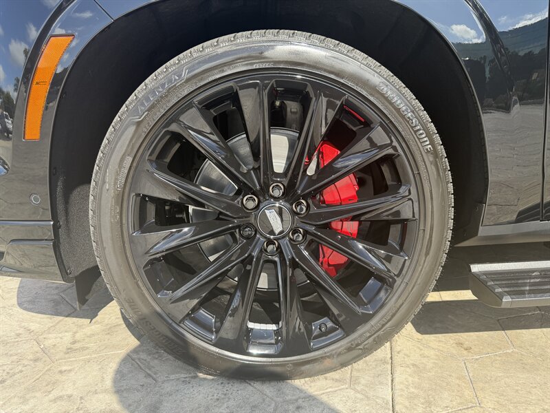 Used 2026 Cadillac Escalade ESV V AWD/4WD image 20