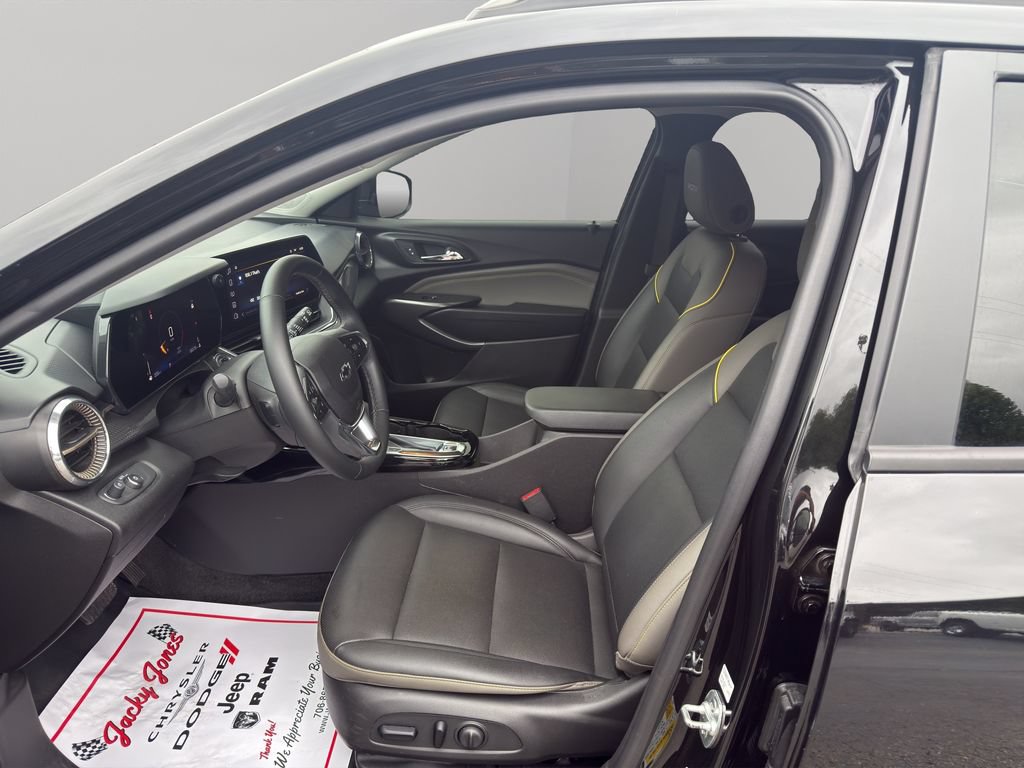 Used 2025 Chevrolet Trax ACTIV w/ Driver Confidence Package FWD image 4