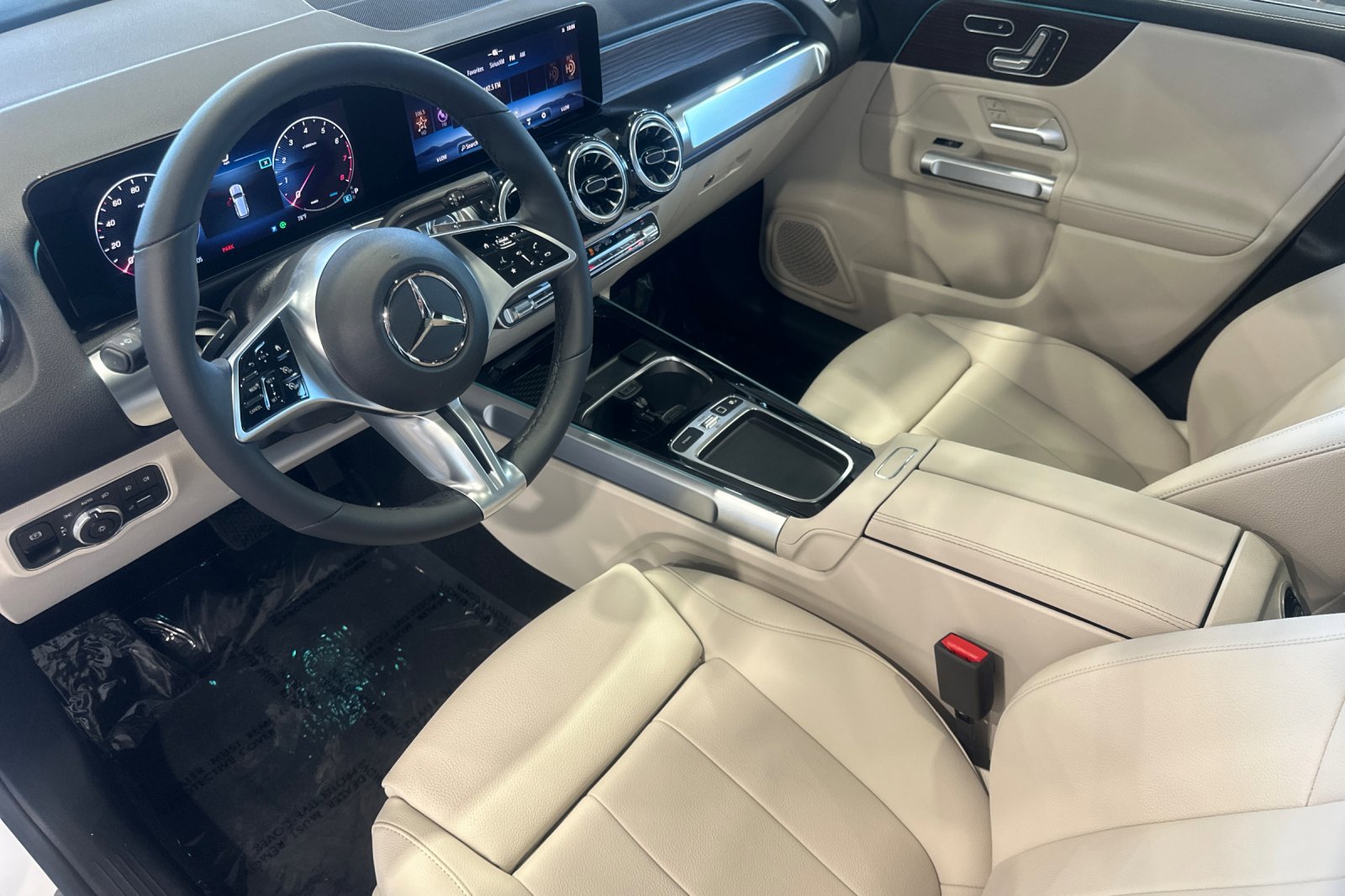 New 2025 Mercedes-Benz GLB 250 4MATIC image 10
