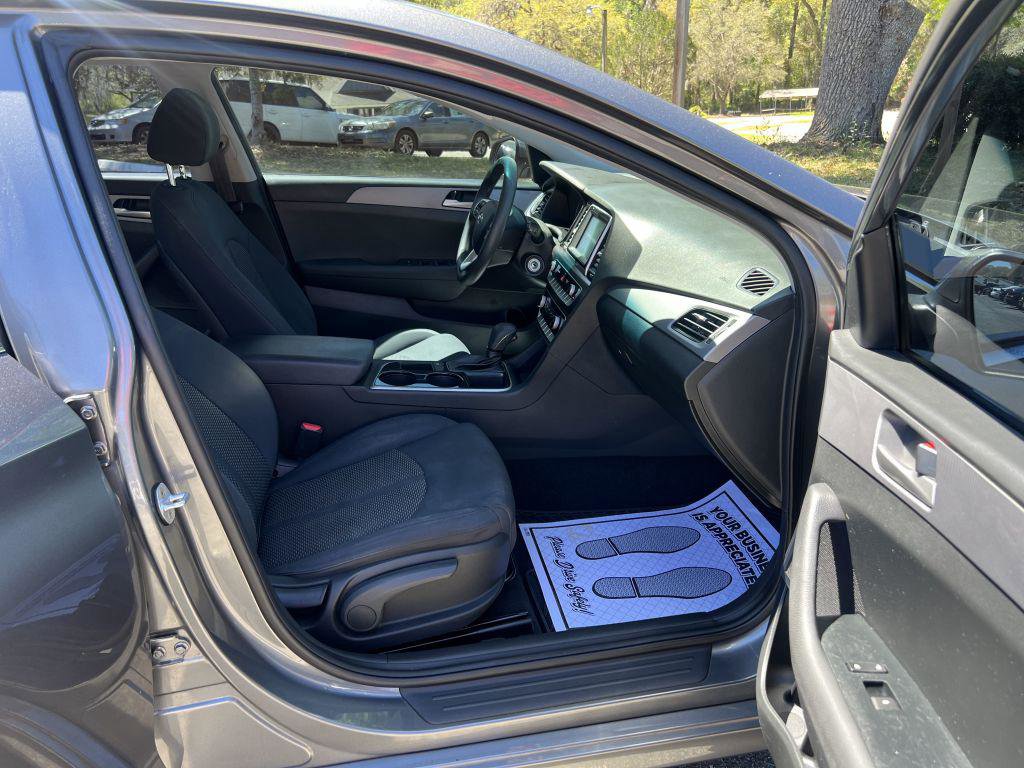 Used 2019 Hyundai Sonata SE w/ Winter Weather Package image 8