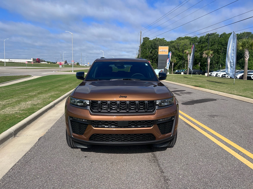 New 2026 Jeep Grand Cherokee Limited w/ Limited Altitude Package AWD/4WD image 9