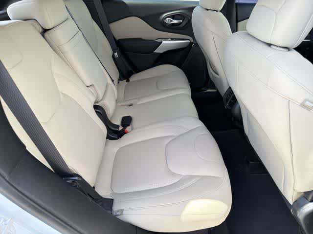 Used 2017 Jeep Cherokee Latitude FWD image 17
