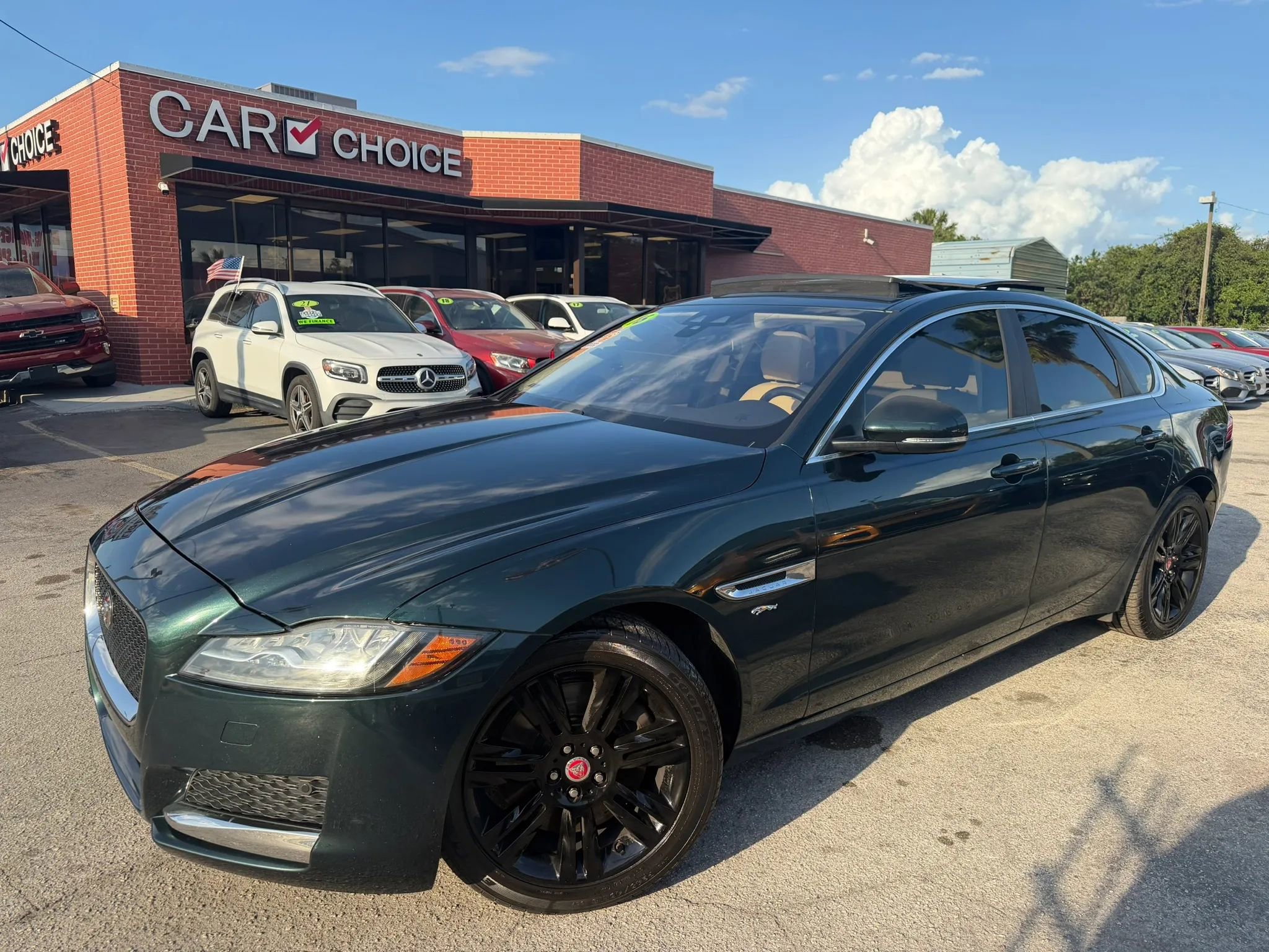 Used 2016 Jaguar XF Premium RWD image 1