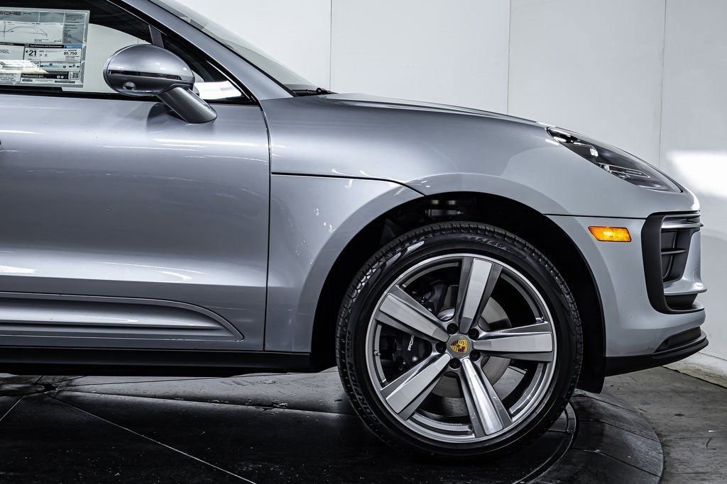 Certified 2025 Porsche Macan image 11