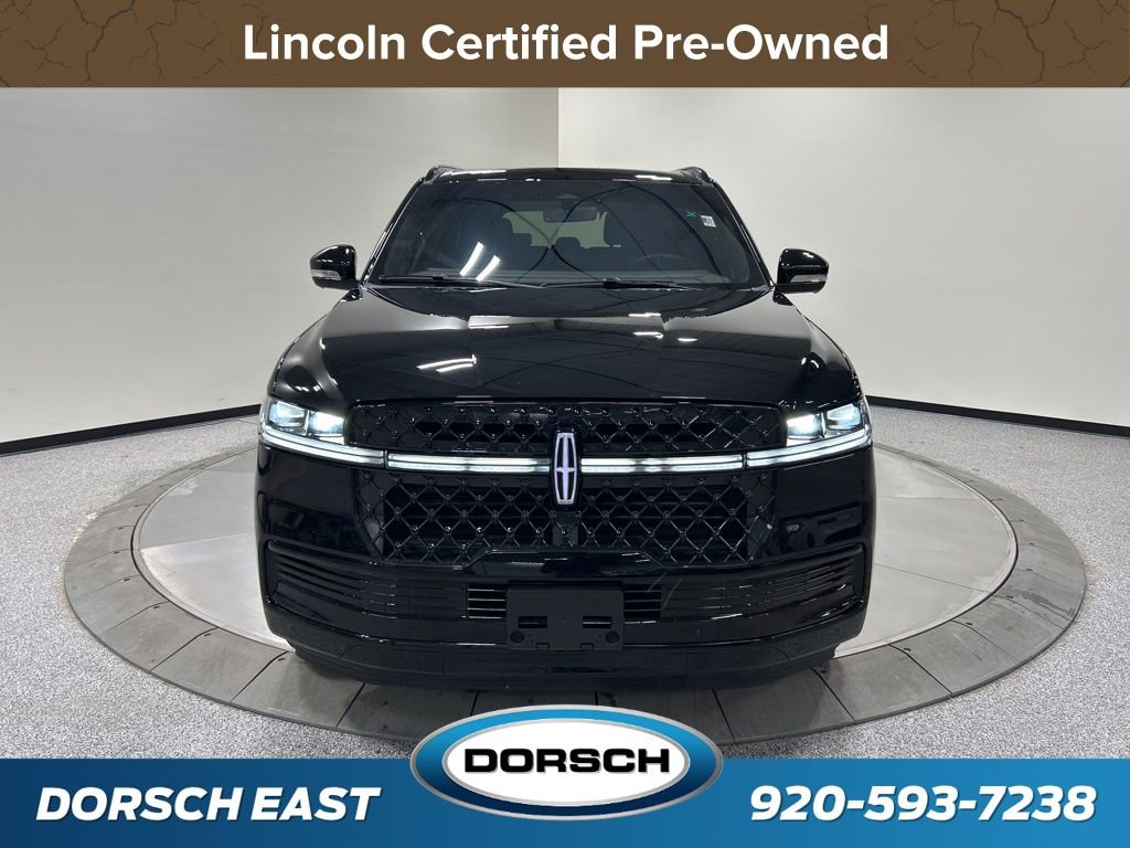 Used 2025 Lincoln Navigator Reserve w/ Jet Appearance Package image 3