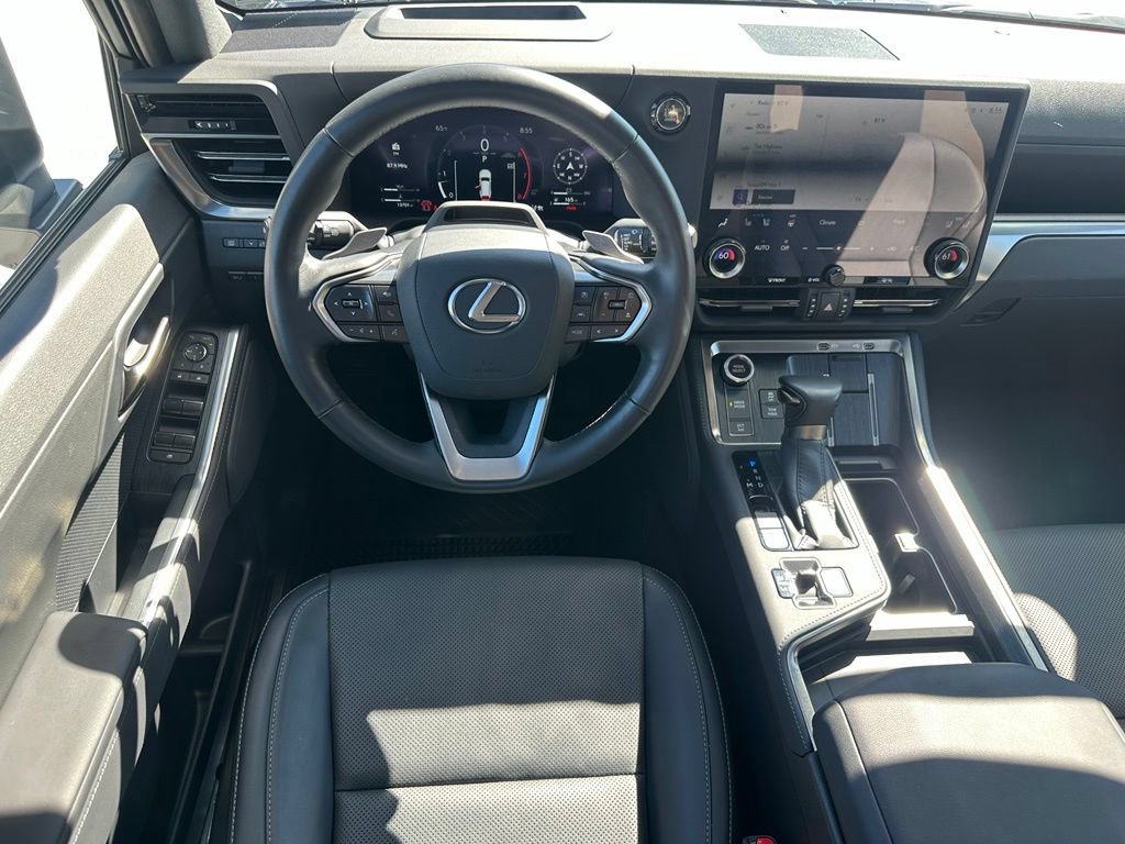 Used 2025 Lexus GX 550 w/ Accessory Package (Z1) AWD/4WD image 17