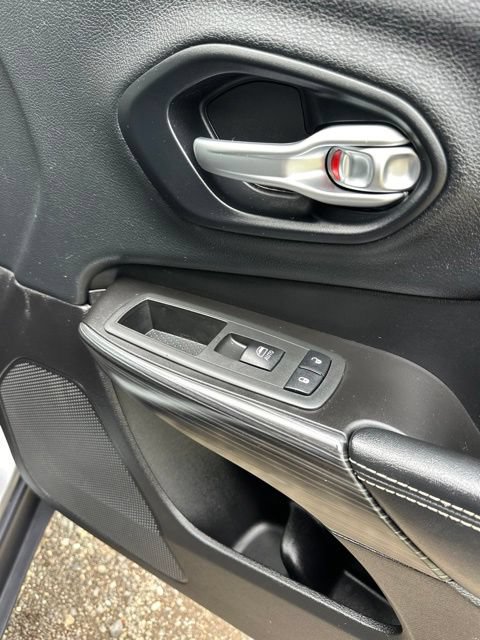 Used 2014 Jeep Cherokee Limited w/ Technology Group FWD image 20