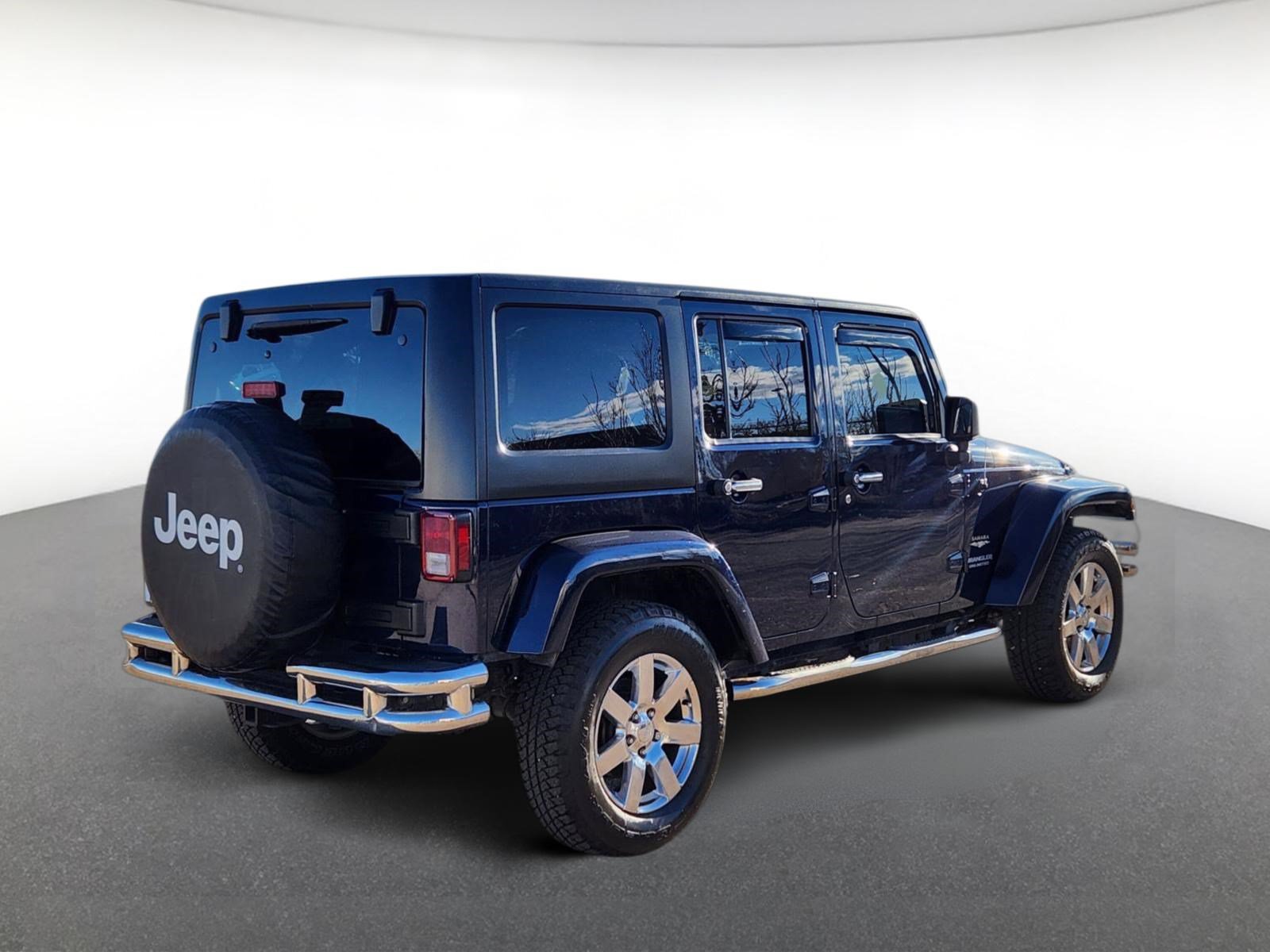 Used 2013 Jeep Wrangler Unlimited Sahara w/ Connectivity Group AWD/4WD image 3