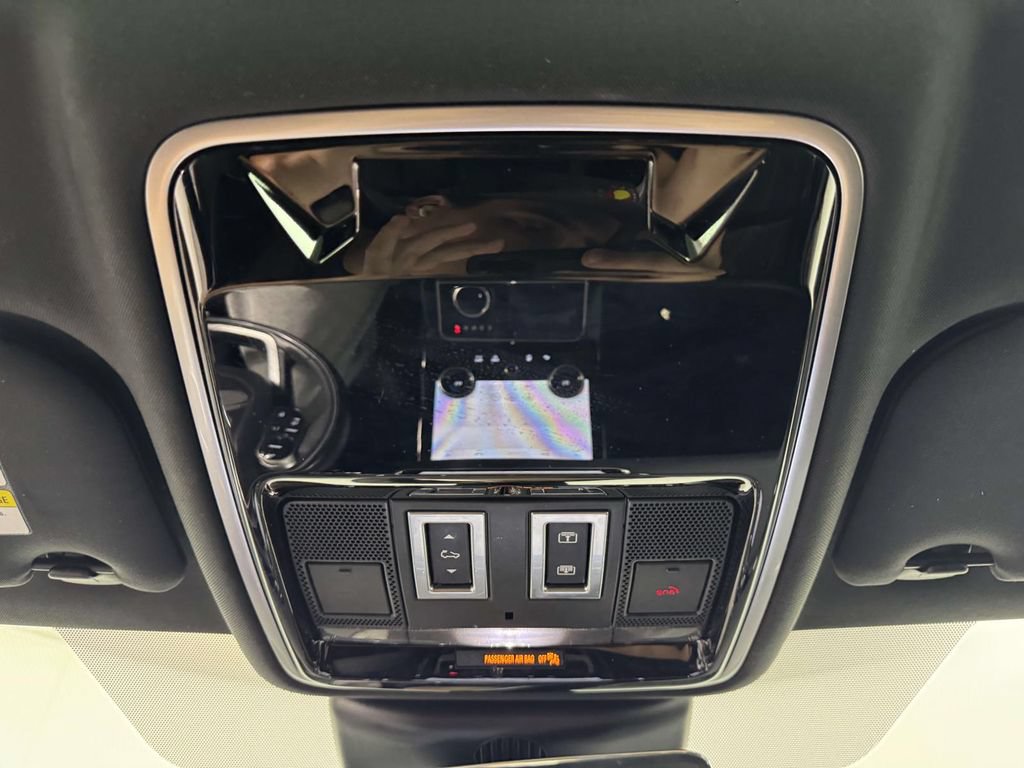 Used 2020 Land Rover Range Rover Velar R-Dynamic S AWD/4WD image 25