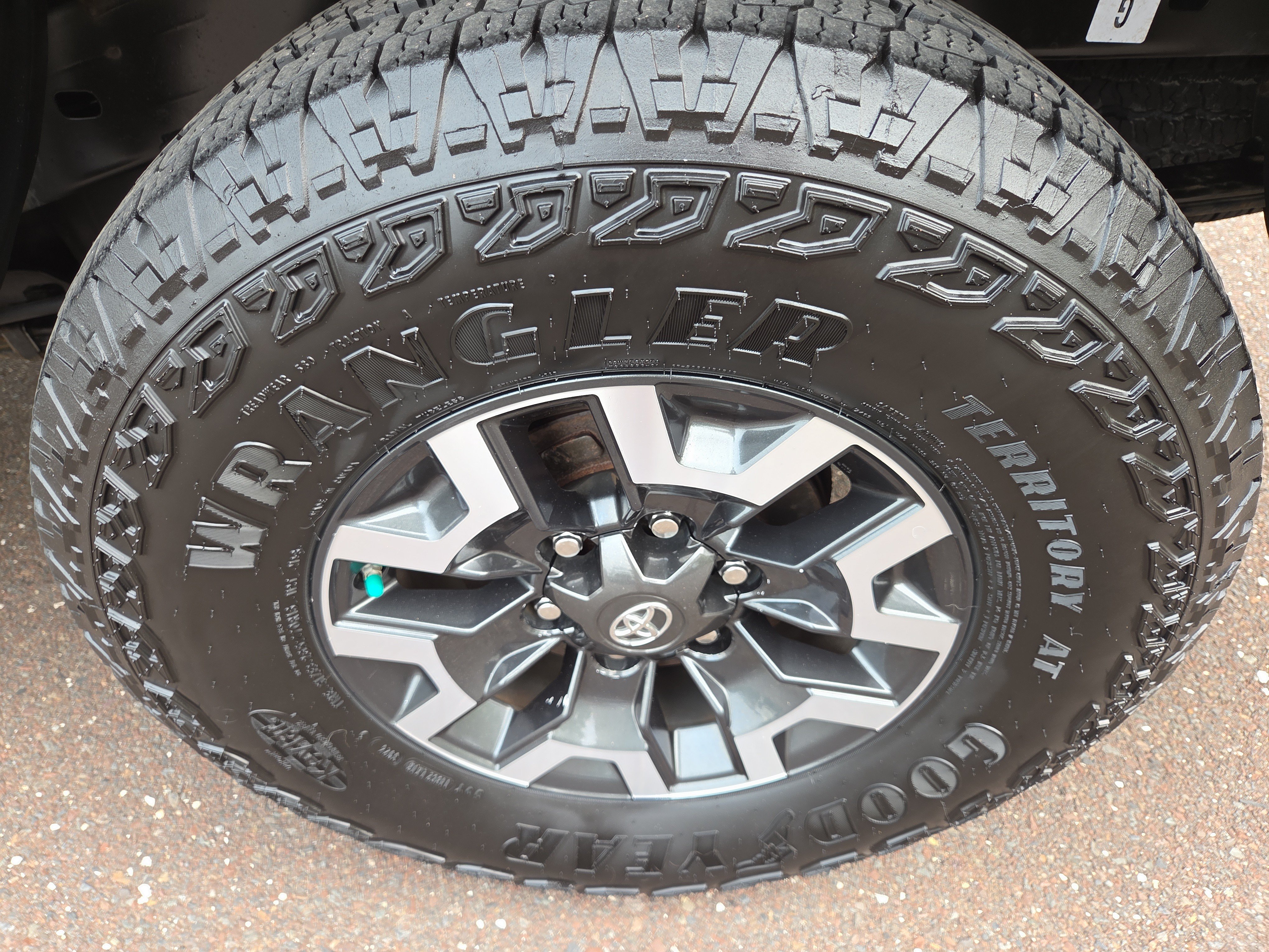 Certified 2020 Toyota Tacoma TRD Off-Road w/ TRD Premium Off Road Package AWD/4WD image 11