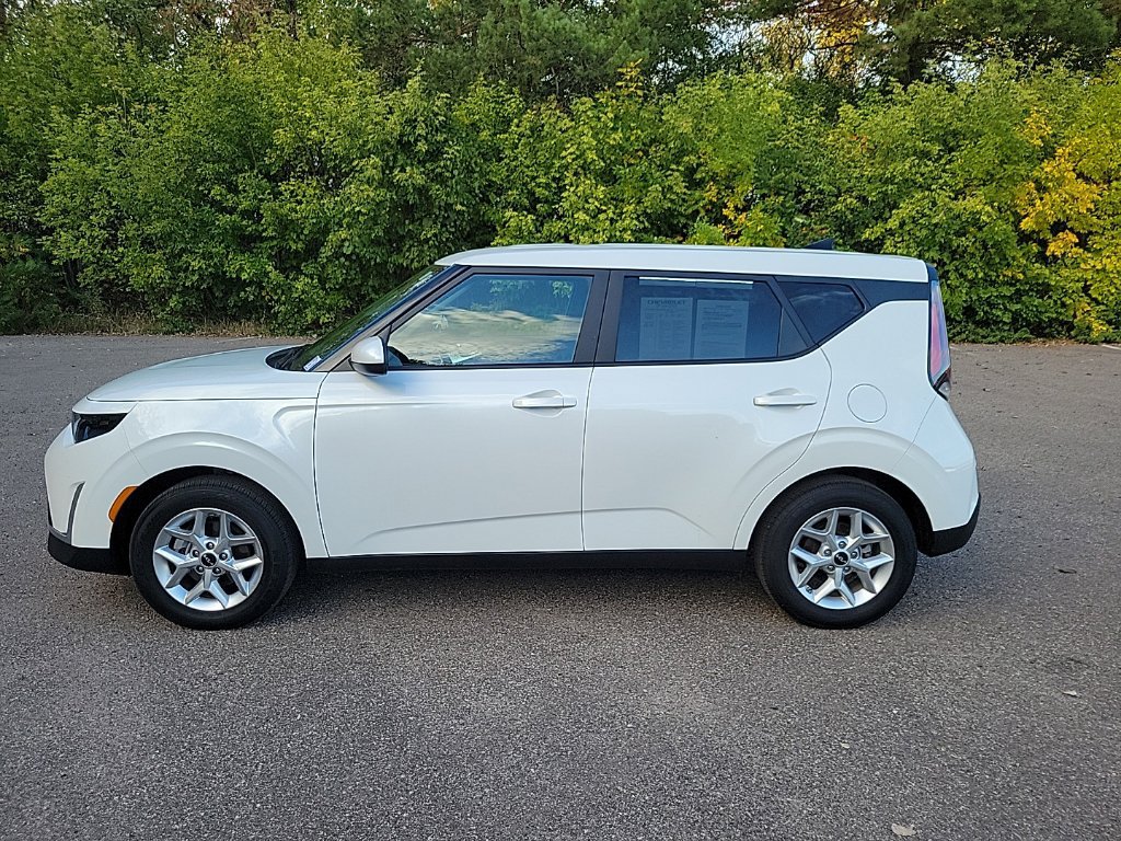 Used 2025 Kia Soul LX w/ LX Technology Package FWD image 16
