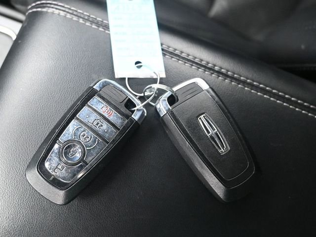 Used 2022 Lincoln Corsair AWD w/ Premium Package image 16